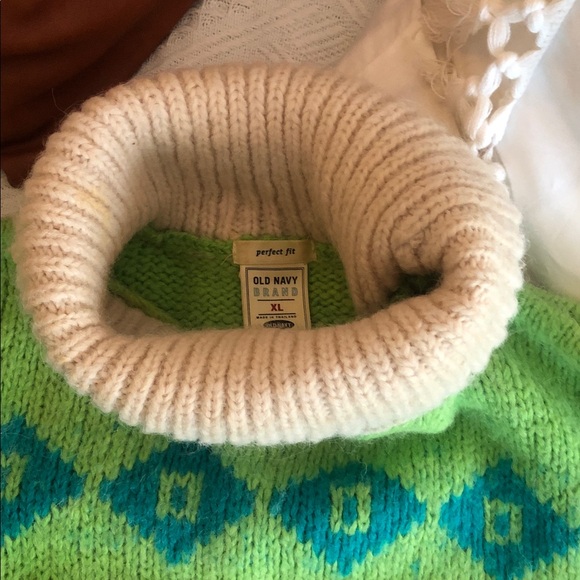 Old Navy Green and Cream Knit Sweater - Picture 2 of 6